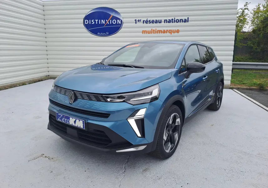 Renault Symbioz 2025 bleu mercure en 3/4 avant droit, avec feux LED distinctifs et jantes alliage modernes.