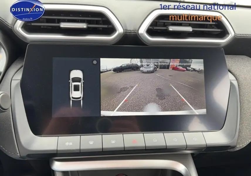Écran tactile 10,25 pouces du MG ZS Hybrid 2026 montrant la caméra de recul et l'affichage 360° intérieur noir.