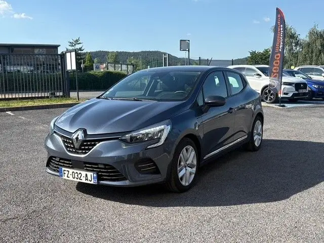 Renault Clio 1.6 E-TECH Business gris foncé vue 3/4 avant droit sur parking ensoleillé avec feux LED allumés.