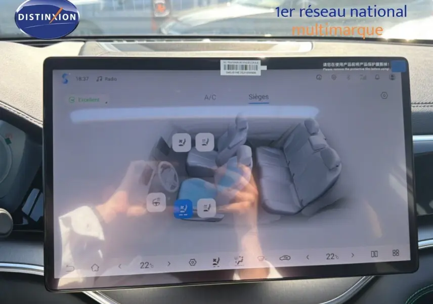 Écran tactile intérieur du BYD SEAL U 2026 affichant les réglages des sièges en vue schématique grise.