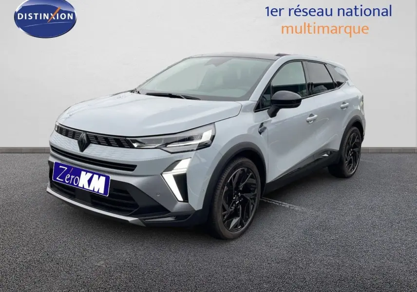 Renault Symbioz gris rafale métal en 3/4 avant droit, avec jantes noires et lignes modernes soulignées.