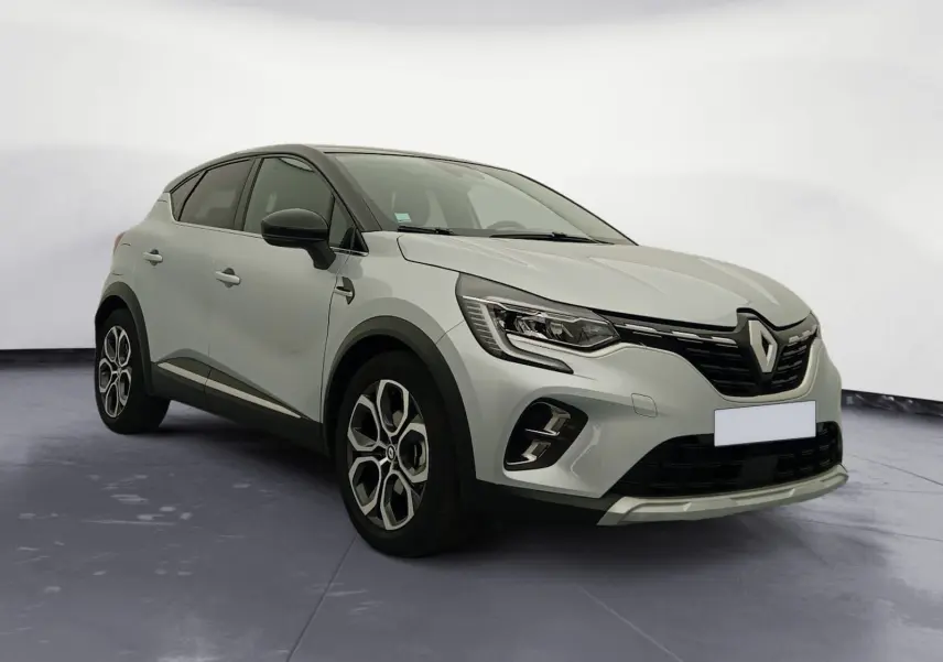 Renault Captur E-Tech Full Hybrid 145 Techno 2023 en gris alu/noir, vue 3/4 avant avec jantes alliage 18 pouces.