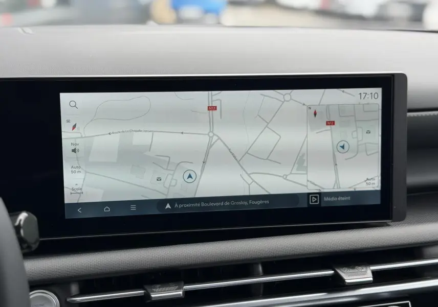 Écran tactile 12,3" du système multimédia du Hyundai Tucson 2026 affichant la navigation GPS.