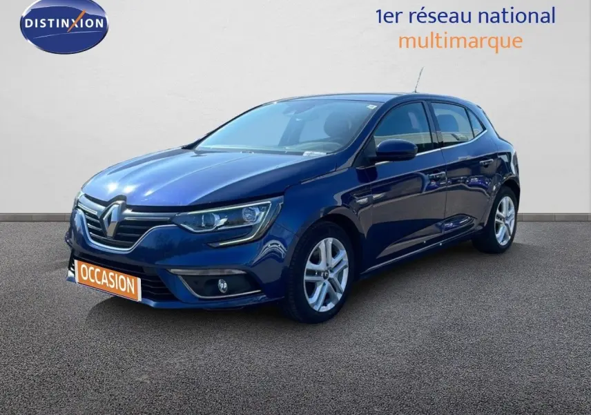 Renault Mégane bleu cosmos métal vue 3/4 avant droit, avec calandre et jantes alliage visibles.