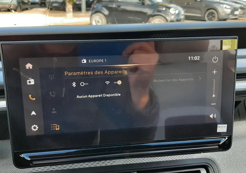 Écran tactile central du tableau de bord de la Citroën C3 Aircross 2026, affichant les paramètres des appareils connectés.