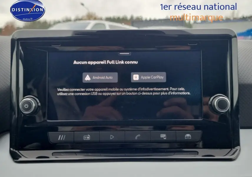 Écran tactile HD 8,25 pouces du système MediaSystem de la SEAT Ibiza 2025, vue frontale du tableau de bord.