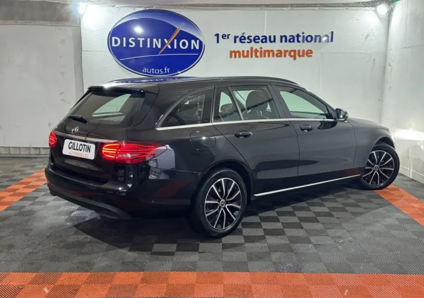 Mercedes Classe C Break C 200 d Business Line noir vue 3/4 arrière droit avec feux LED et jantes alliage.