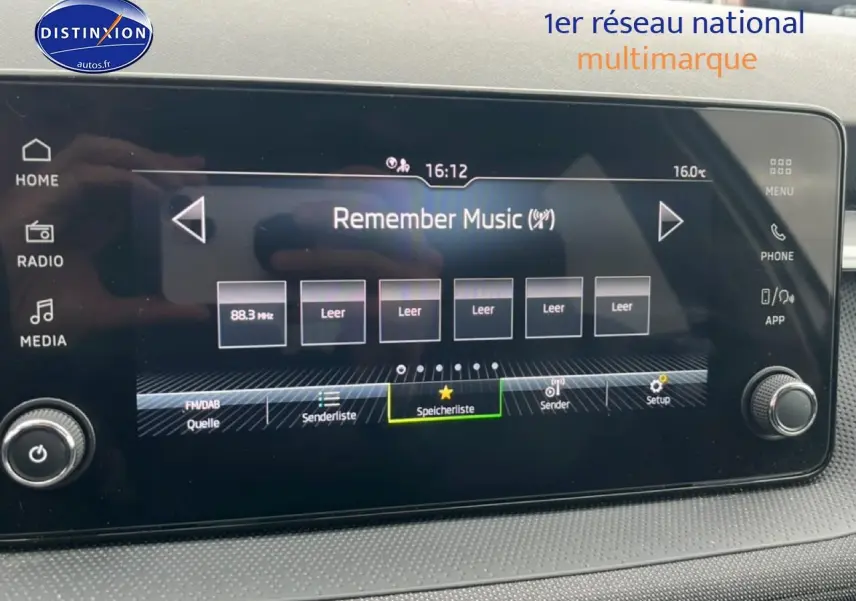 Écran tactile multimédia de la Skoda Fabia 2025 affichant la radio avec interface en allemand.