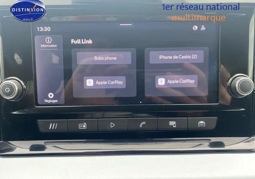 Écran tactile central de la SEAT Ibiza 2025 noir minuit affichant la connexion Apple CarPlay en mode Full Link.