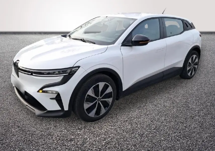 Renault Mégane électrique blanc en 3/4 avant droit avec jantes modernes et calandre épurée.