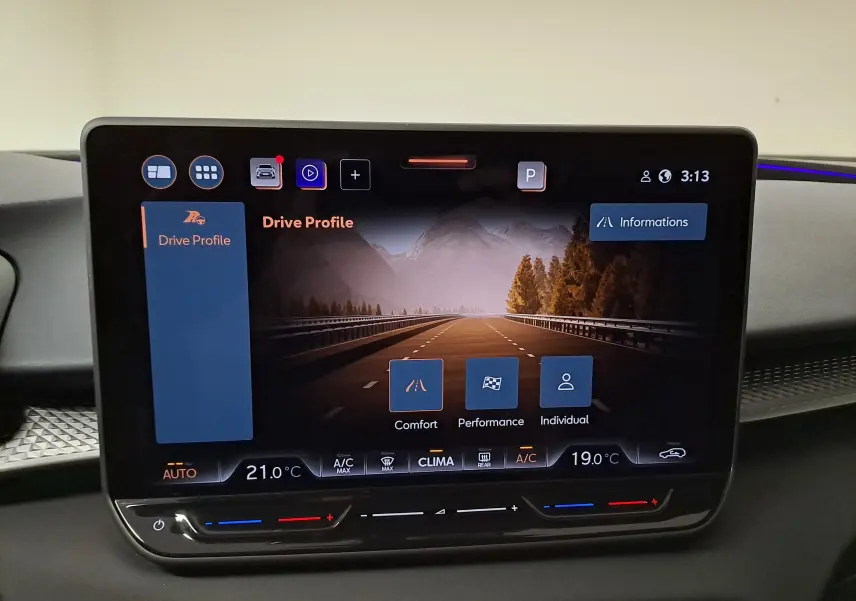 Écran tactile central affichant le menu Drive Profile dans l'habitacle du CUPRA TERRAMAR 2025.