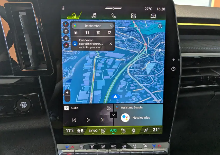 Écran tactile central 12 pouces du Renault Austral E-Tech 200 Esprit Alpine affichant la navigation GPS.