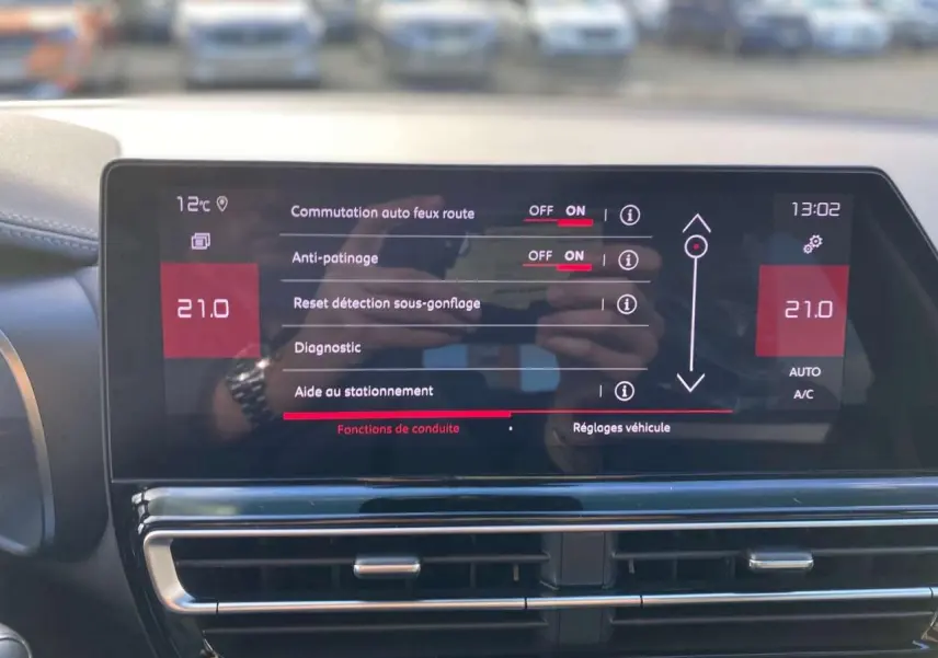 Écran tactile central du Citroën C5 Aircross 2025 affichant les réglages d'aide à la conduite et climatisation à 21°C