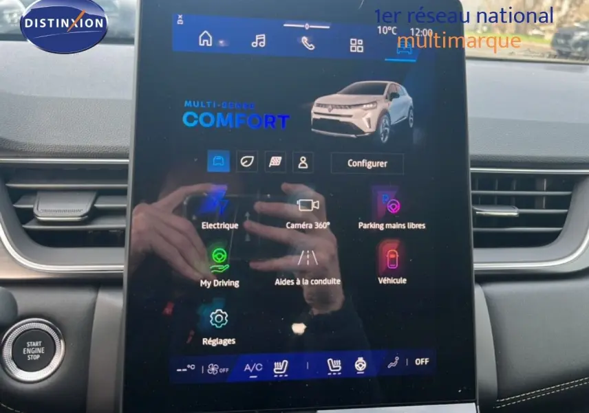 Écran tactile central affichant les réglages de conduite du Renault Symbioz blanc nacré, vue intérieure frontale.