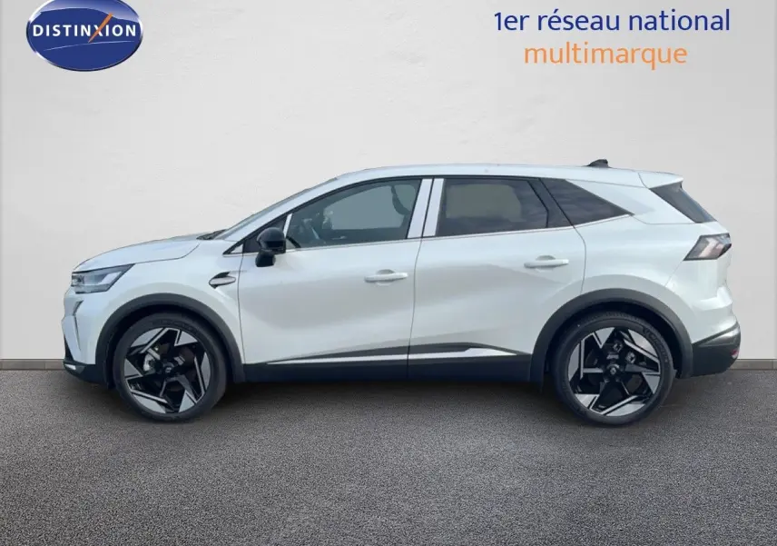 Profil droit du Renault Symbioz blanc nacré 2025, SUV hybride avec jantes noires au design moderne.