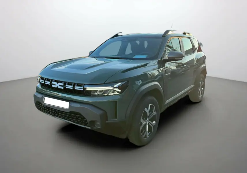 SUV Dacia Duster 2025 kaki lichen en 3/4 avant droit avec calandre noire et jantes alliage distinctives