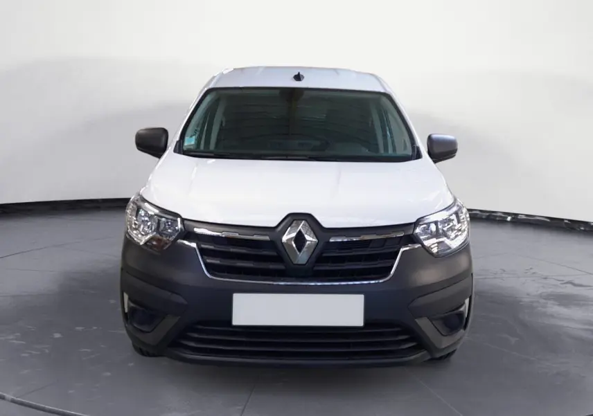 Vue frontale d'un Renault Express Van blanc 2023 avec calandre noire et logo Renault bien visible.
