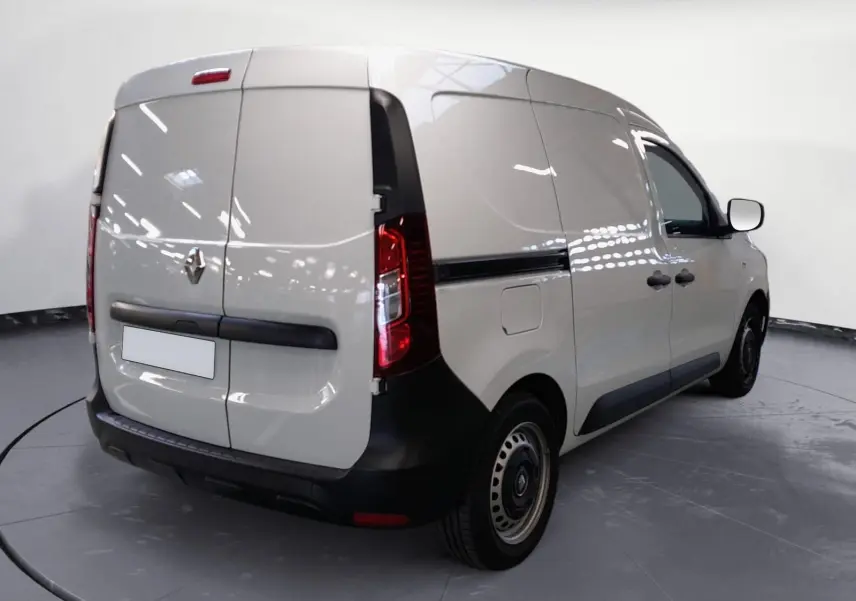 Vue 3/4 arrière droite d'un utilitaire Renault Express Van blanc avec portes arrière battantes et protections noires.