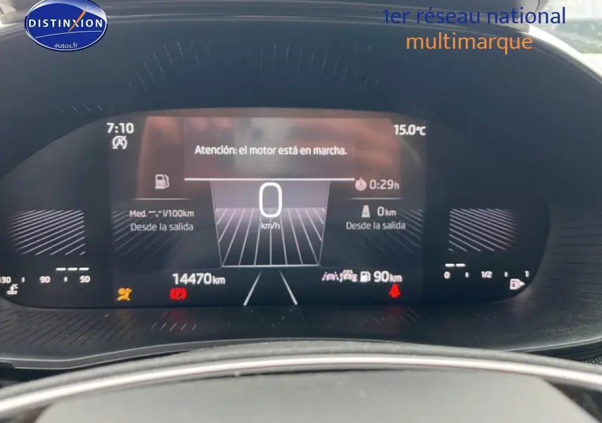 Tableau de bord numérique de la Skoda Fabia 2025 affichant la vitesse et informations de conduite.