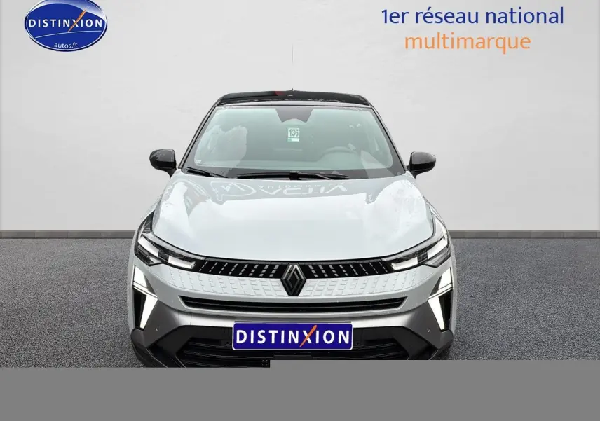 Vue avant du Renault Captur 2025 gris rafale avec toit noir et signature lumineuse LED distinctive.