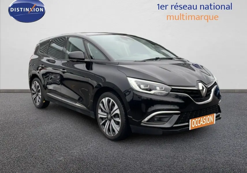 Renault Grand Scenic noir étoile métal en 3/4 avant droit, avec jantes alliage et calandre chromée visible.