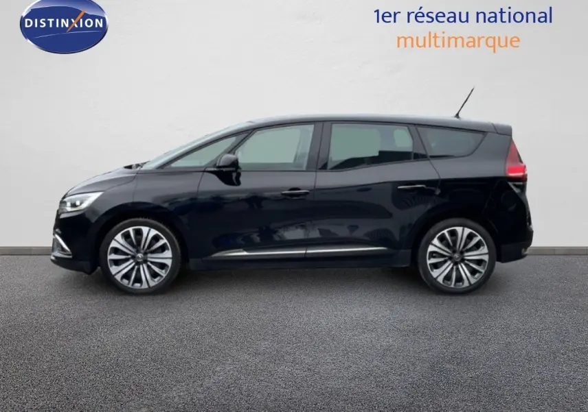Renault Grand Scénic noir étoile métal, vue profil côté gauche, avec jantes alliage et feux arrière distinctifs.