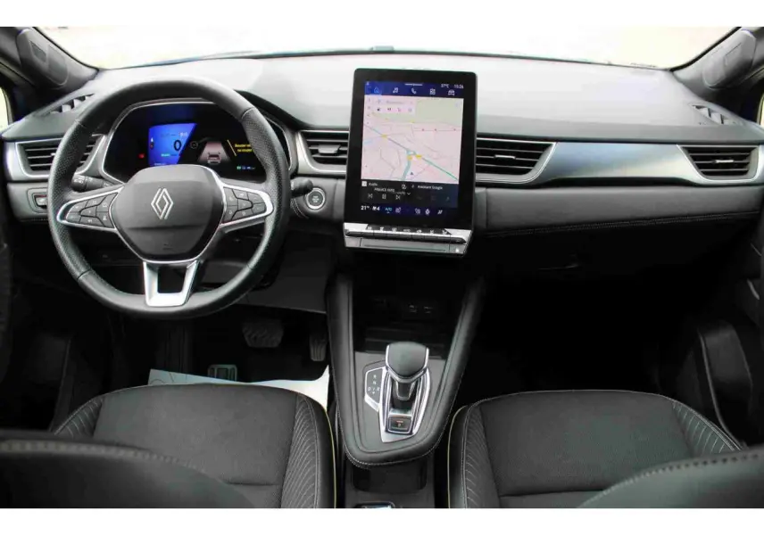 Vue intérieure avant du tableau de bord et volant de la Renault SYMBIOZ 2025 avec écran tactile vertical et levier de vitesse e-shifter.