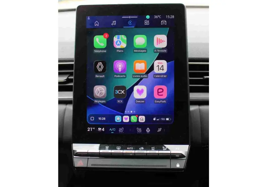 Écran tactile vertical du système multimédia de la Renault Symbioz 2025, avec interface colorée et commandes climatisation.