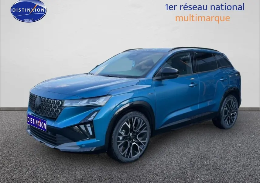 Renault Austral bleu outremer en 3/4 avant droit avec jantes alu et calandre noire distinctive.