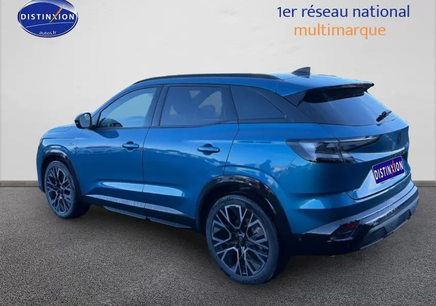 Renault Austral bleu outremer vu de profil droit, avec jantes alu et toit noir contrasté.
