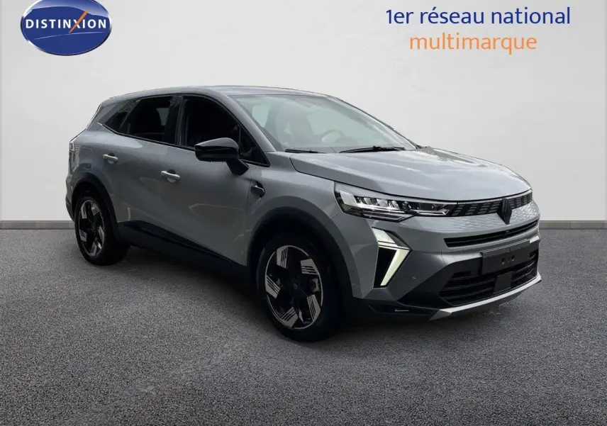 Renault Symbioz 2026 gris Rafale métal en 3/4 avant droit, avec feux LED et jantes noires distinctives.