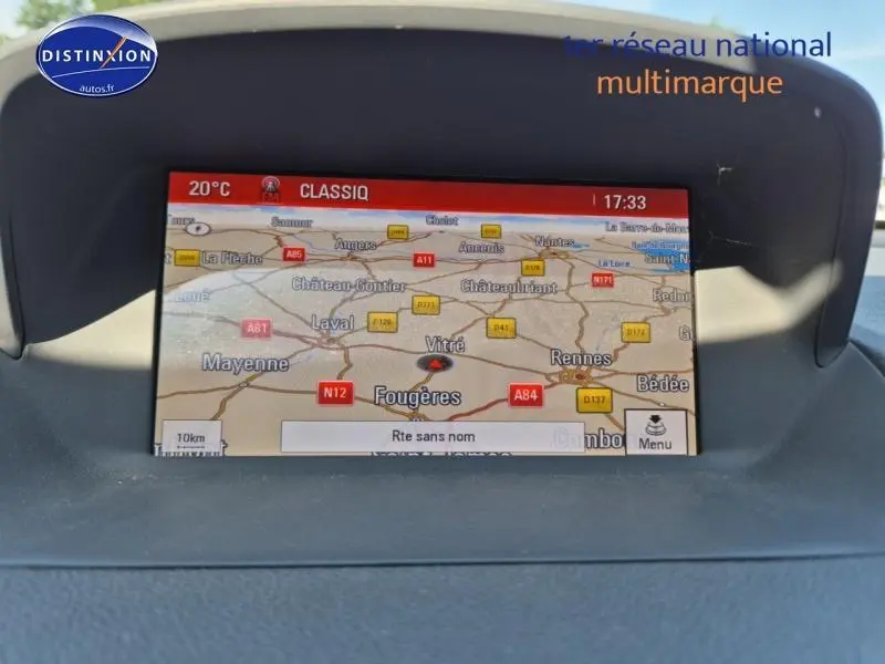 Écran multifonction GPS couleur du tableau de bord de l'Opel Mokka gris Astéroïde vue de face intérieure