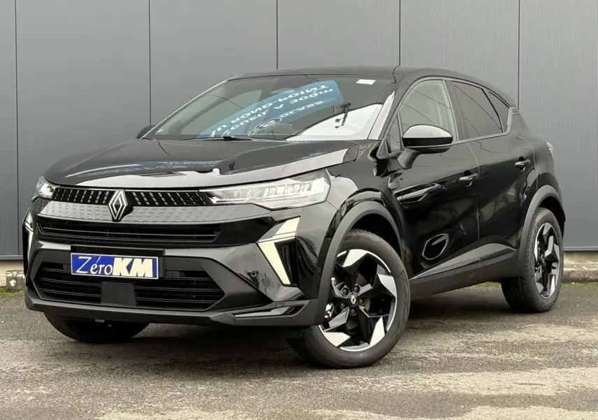 Renault Captur 2025 noir étoilé en vue 3/4 avant droit, avec jantes aluminium noires et signature lumineuse LED.