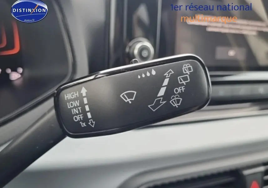Gros plan sur la commande des essuie-glaces dans l’habitacle du SEAT Arona 2025, finition Copa DSG7.