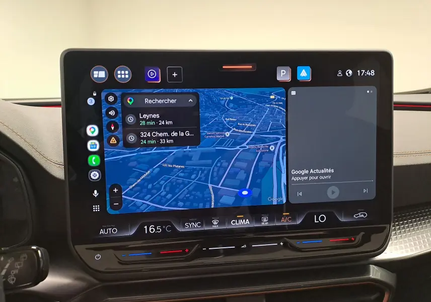 Écran tactile HD 12,9'' du tableau de bord du CUPRA Formentor 2025 affichant navigation et commandes climatiques.