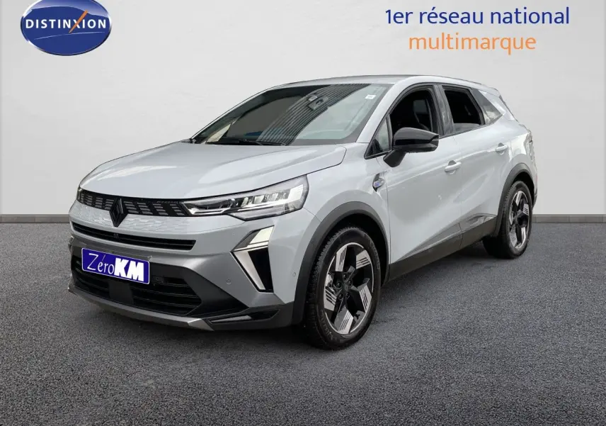 Renault Symbioz gris Rafale métal en 3/4 avant droit, avec calandre noire et jantes stylisées bicolores.