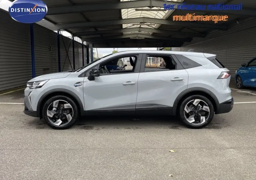 Profil droit du Renault Symbioz gris Rafale Métal 2026, SUV hybride avec jantes noires et argentées distinctives.