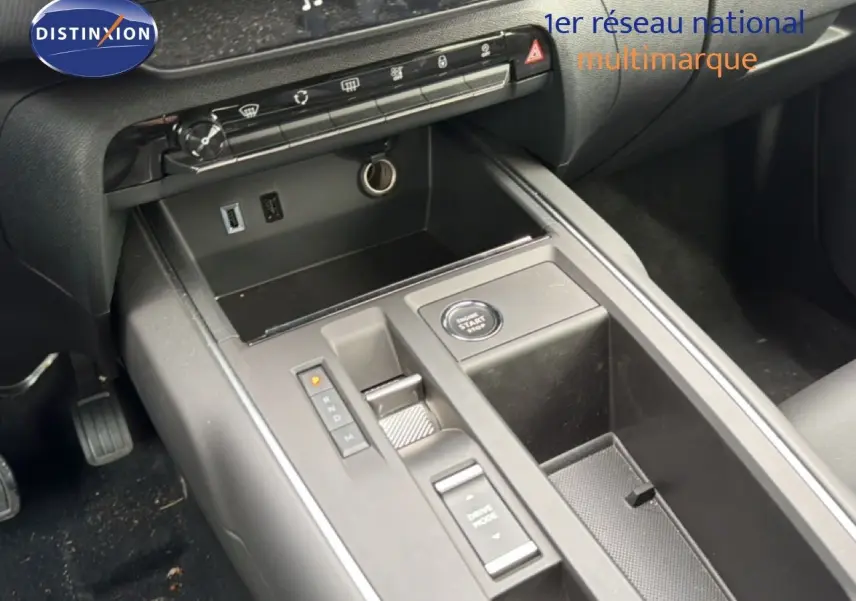 Vue rapprochée de la console centrale du Citroën C5 Aircross gris platinium, montrant les commandes de boîte automatique et démarrage.