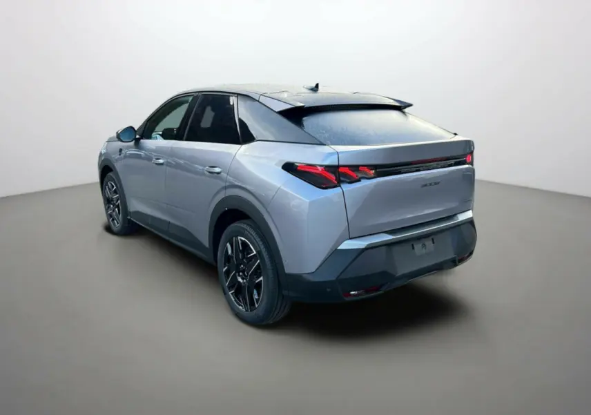 Peugeot 3008 Hybrid gris artense toit noir en 3/4 arrière droit, jantes alu noires et feux LED distinctifs.