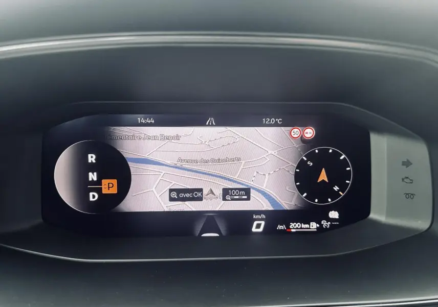 Combiné d'instruments digital du CUPRA Formentor 2.0 TDI 2025 affichant navigation et indicateurs, vue de face.