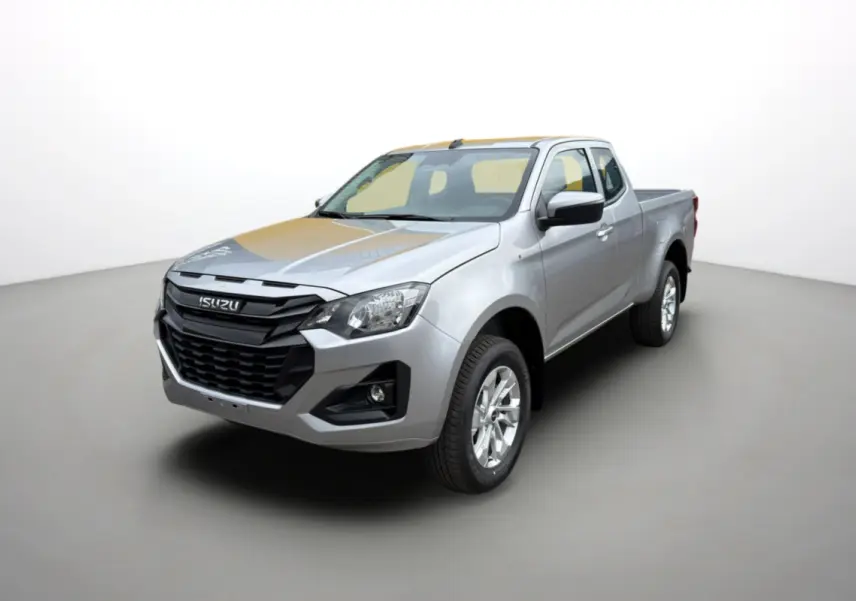 Isuzu D-MAX 2026 gris Mercury, vue 3/4 avant droit, avec calandre noire et jantes alu 18 pouces.