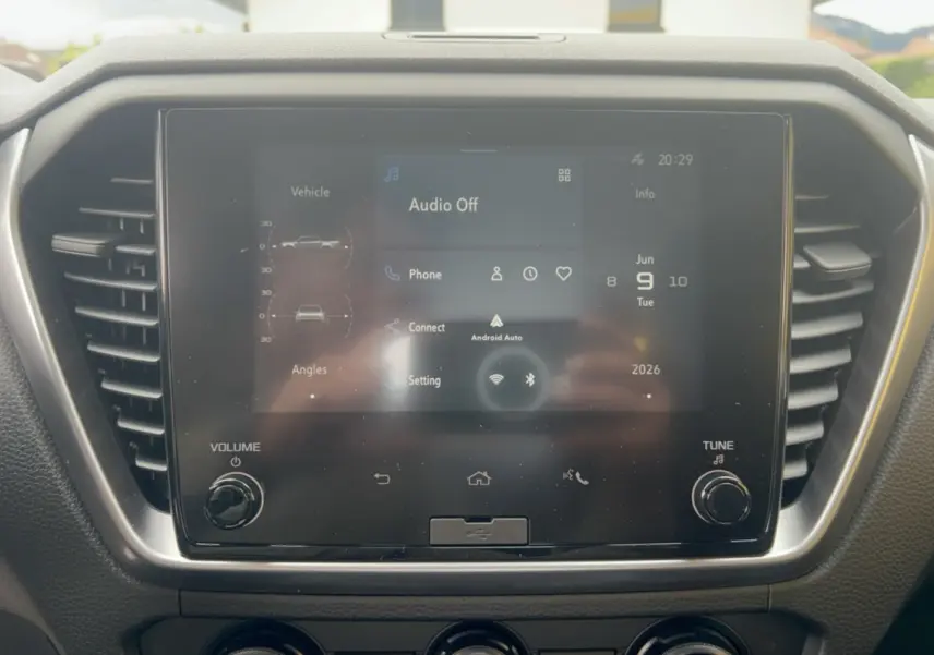 Écran tactile central du tableau de bord de l'Isuzu D-MAX 2026 avec interface Android Auto visible.