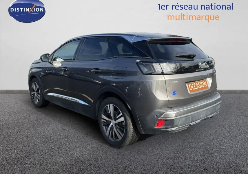 Peugeot 3008 hybride rechargeable gris platinium, vue 3/4 arrière droit avec jantes bi-ton et feux LED.
