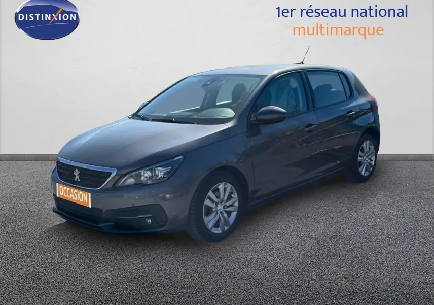Peugeot 308 Business gris foncé vue 3/4 avant droit, avec calandre chromée et jantes alliage.