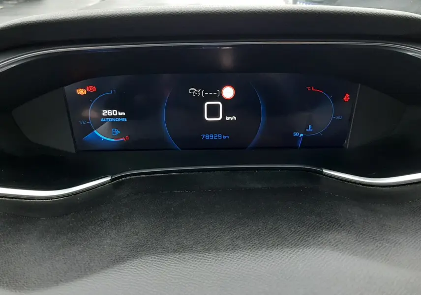 Tableau de bord numérique de Peugeot 308 SW 1.2 PureTech, affichant 0 km/h et 78 929 km au compteur.