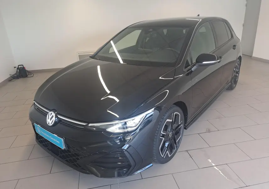 Volkswagen Golf 2.0 TDI R Line noire grenadille vue 3/4 avant avec jantes alliage léger 18'' York.