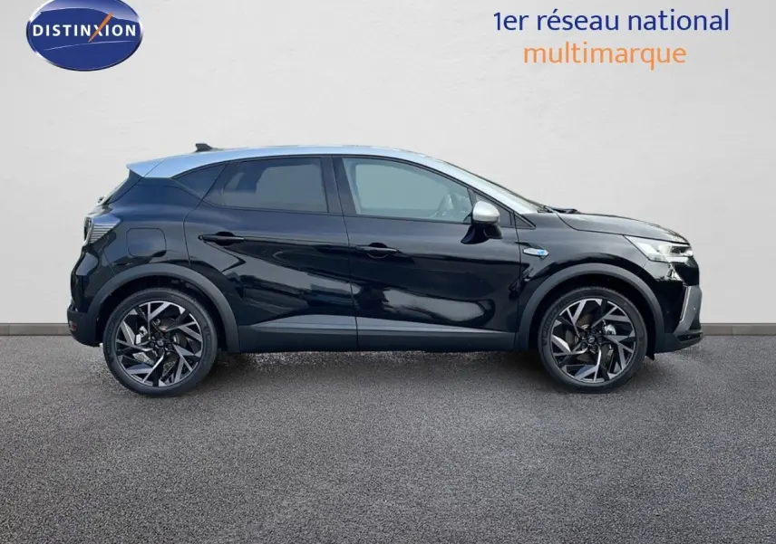 Profil côté gauche du Renault Captur E-Tech hybride noir étoile avec toit gris, jantes noires et design moderne.