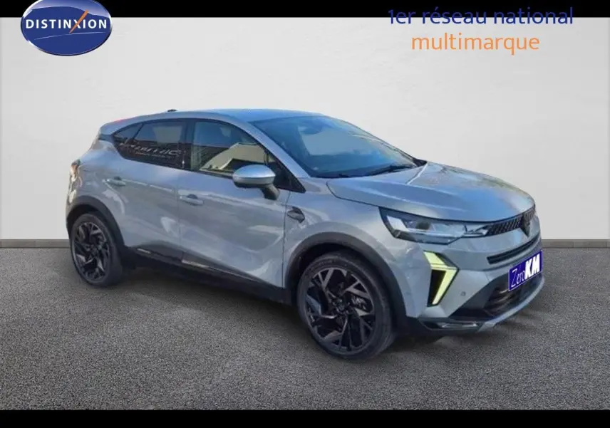 Renault Captur E-Tech hybride gris Rafale en 3/4 avant droit avec jantes noires et toit gris.