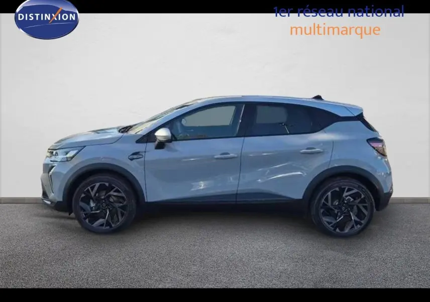 Profil droit du Renault Captur E-Tech hybride gris Rafale avec toit gris et jantes noires en arrière-plan neutre.