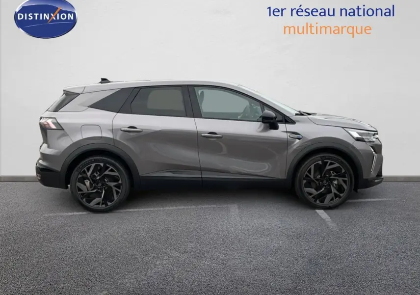 Profil côté gauche du Renault Symbioz 2025 gris cassiopée métal avec jantes noires et lignes modernes.